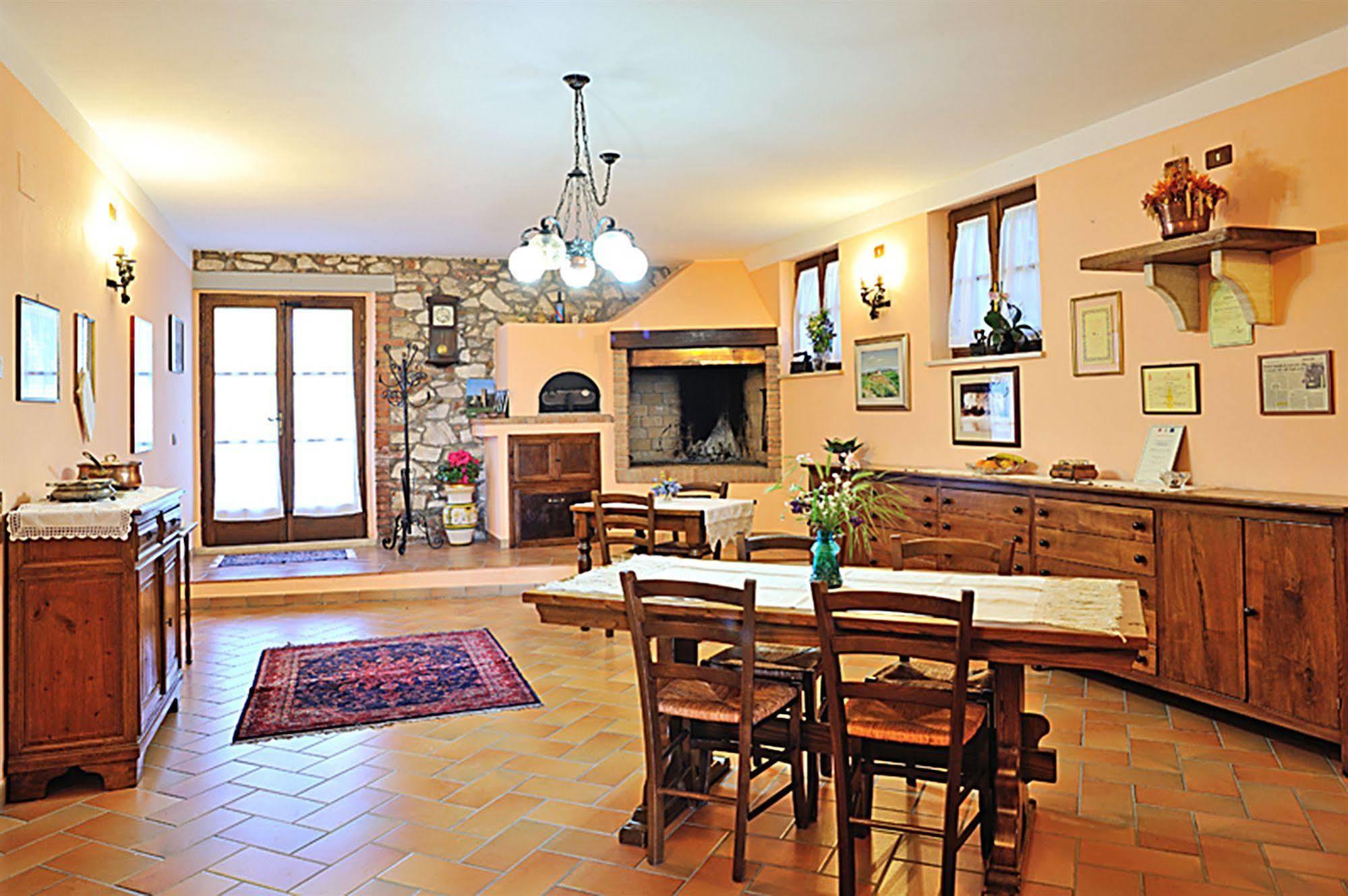 Agriturismo La Buca Di Bellugi San Quirico dʼOrcia Екстериор снимка